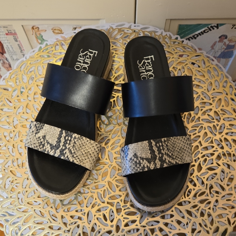 Franco Sarto slip-on black and snake print sandals Sz 6M 🧳